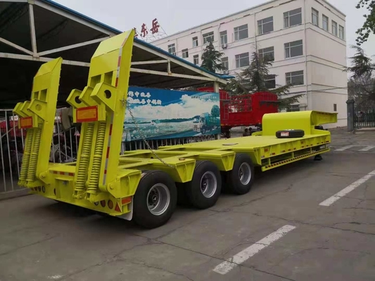 Tri-essieu en acier ou en aluminium 40/45/50/60 tonnes Véhicule de transport lourd à plat bas semi-remorque