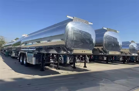 Transports de pétrole / carburant / diesel / essence / pétrole brut / eau / lait 3 essieux 50000L réservoir en alliage d'aluminium / camion-citerne semi-remorque