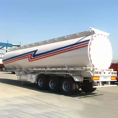 Camion à réservoir de carburant pétrolier Sinotruk Camion à réservoir de carburant 8*4 35000 litres Camion à réservoir de carburant